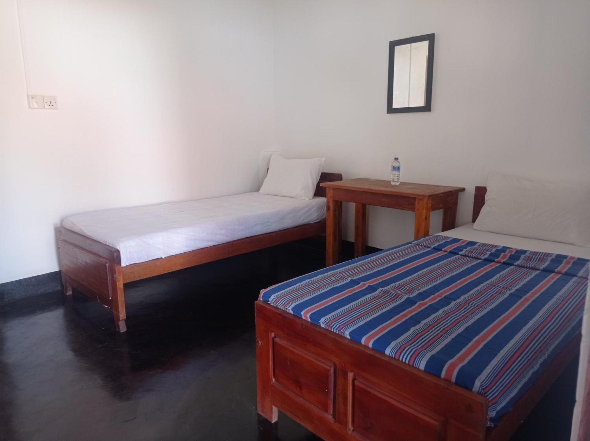 Silver Beach Hotel Trincomalee Exteriör bild