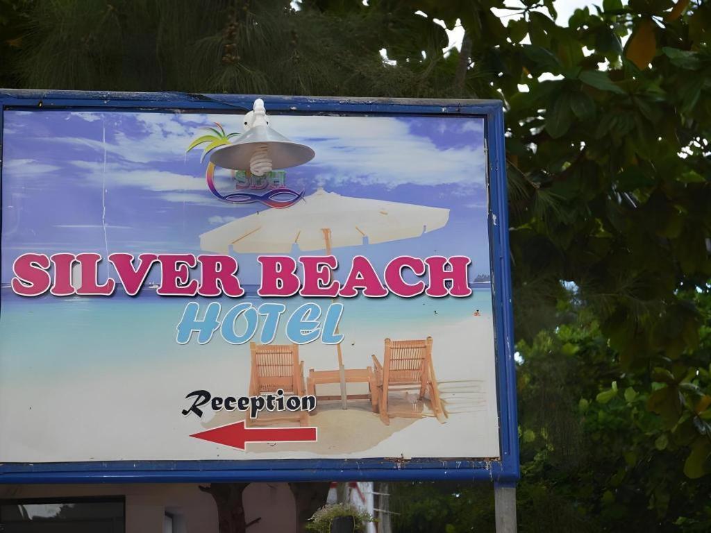 Silver Beach Hotel Trincomalee Exteriör bild