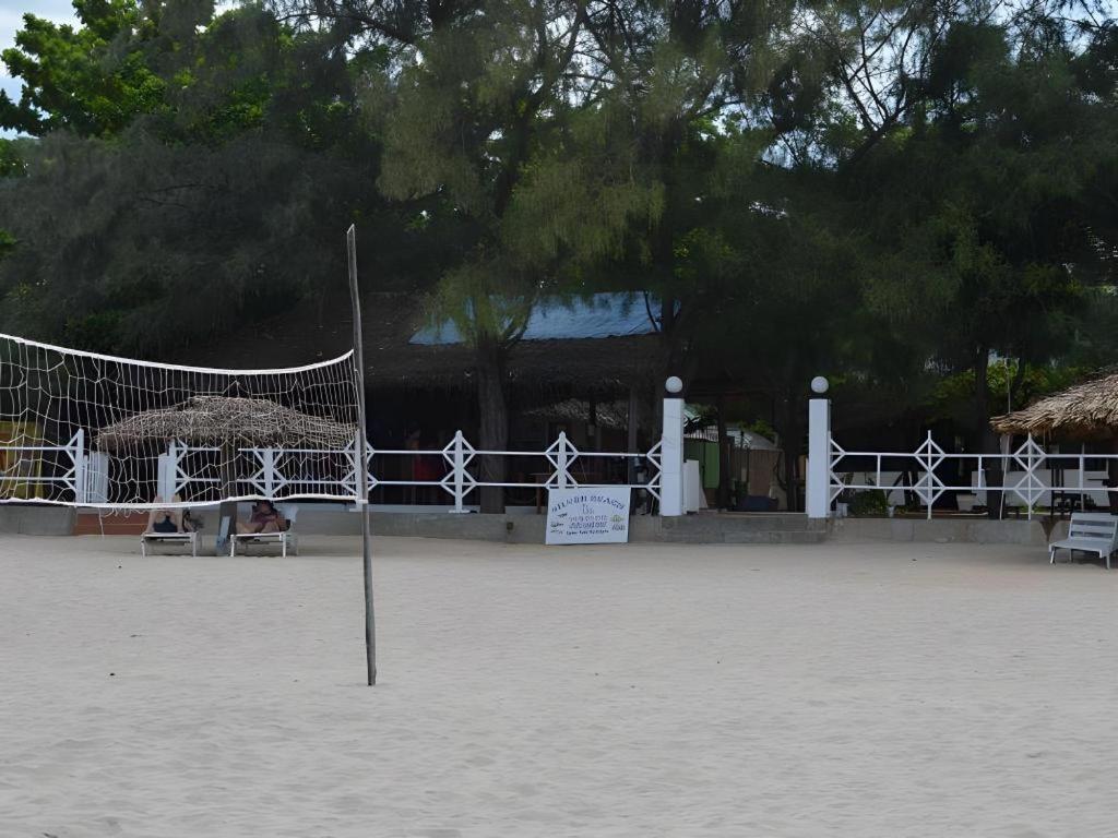 Silver Beach Hotel Trincomalee Exteriör bild