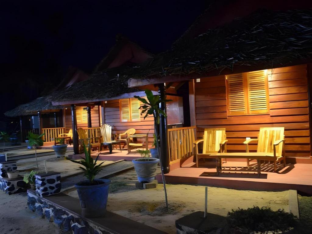 Silver Beach Hotel Trincomalee Exteriör bild