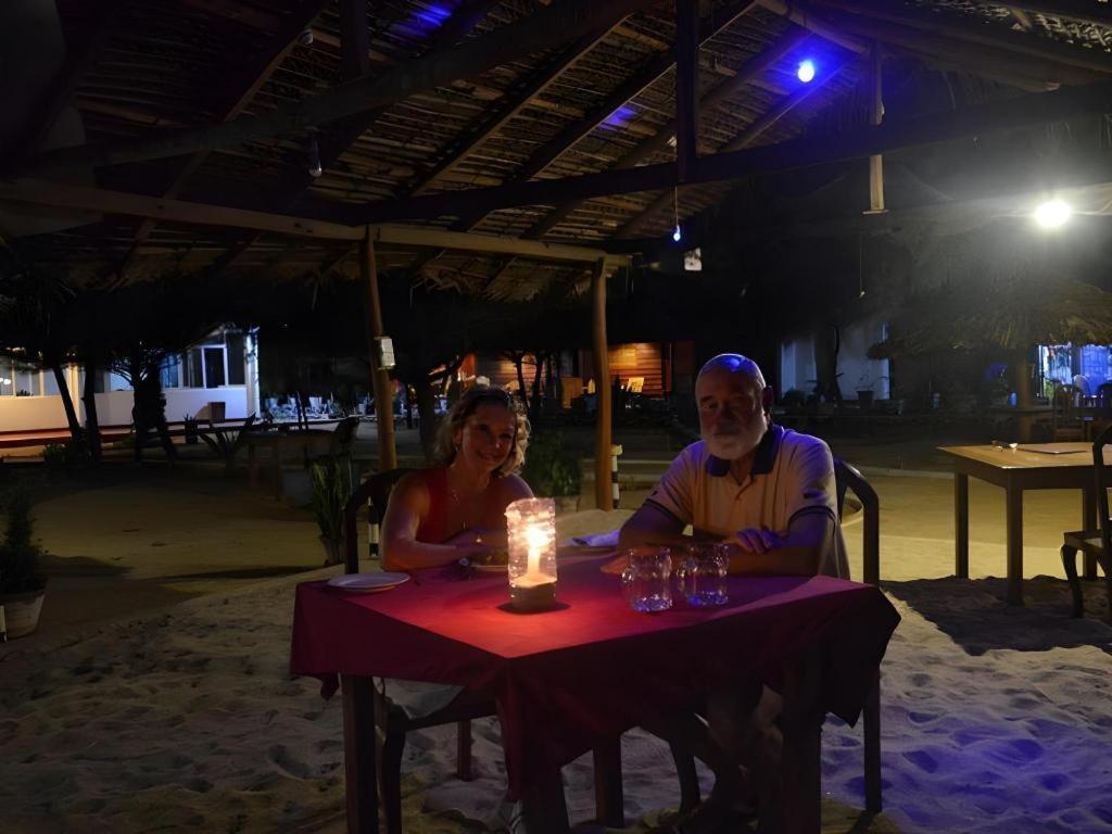 Silver Beach Hotel Trincomalee Exteriör bild
