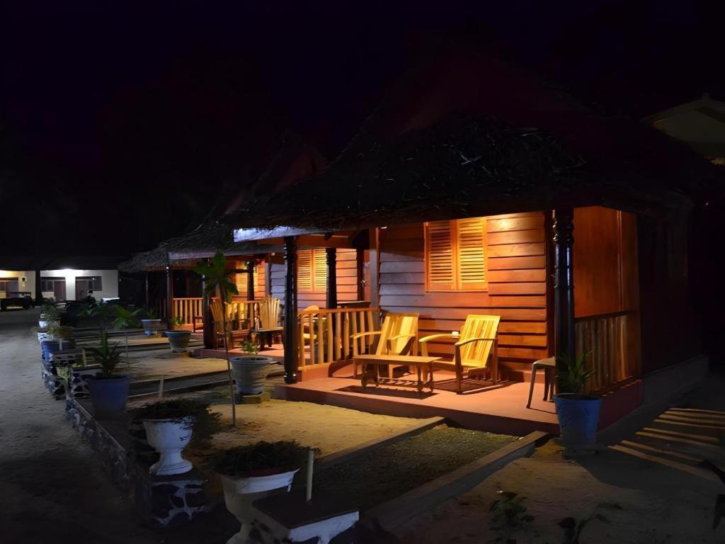 Silver Beach Hotel Trincomalee Exteriör bild