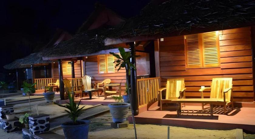 Silver Beach Hotel Trincomalee Exteriör bild